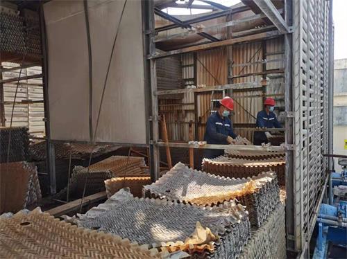 冷却塔填料的安装方法与注意事项,冷却塔填料的更换维…